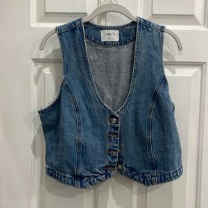 Rue 21 denim vest sz Large